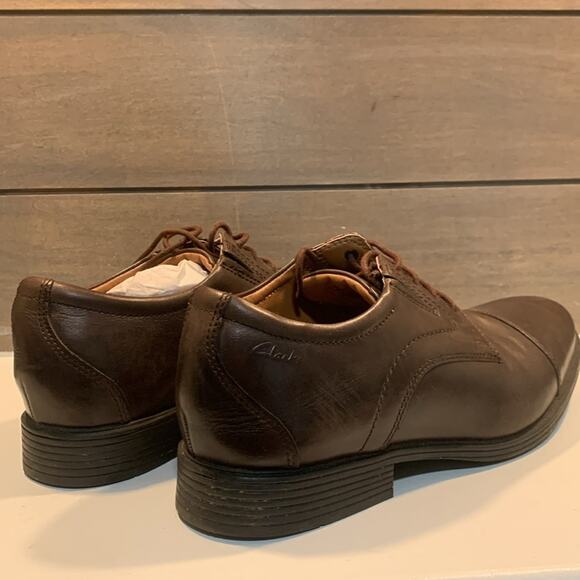 Clarks Men's Brown Leather Oxfords - Picture 7 of 11